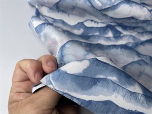 Softshell - fede digitale bjerge i blide blå toner